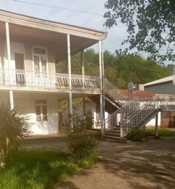 Guest House Knarik Jvari Buitenkant foto
